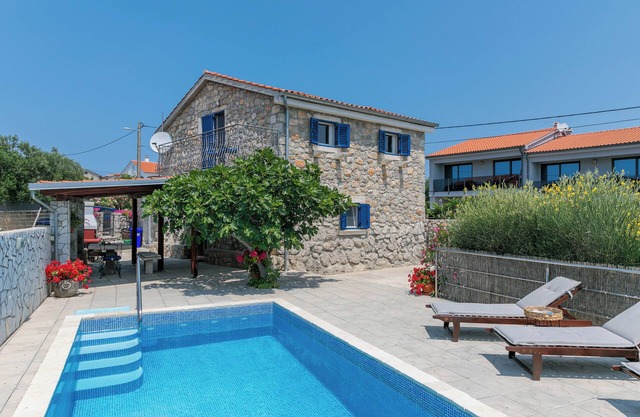 Villa de lujo para 4-5 personas - 2 dormitorios - 2 baños - piscina