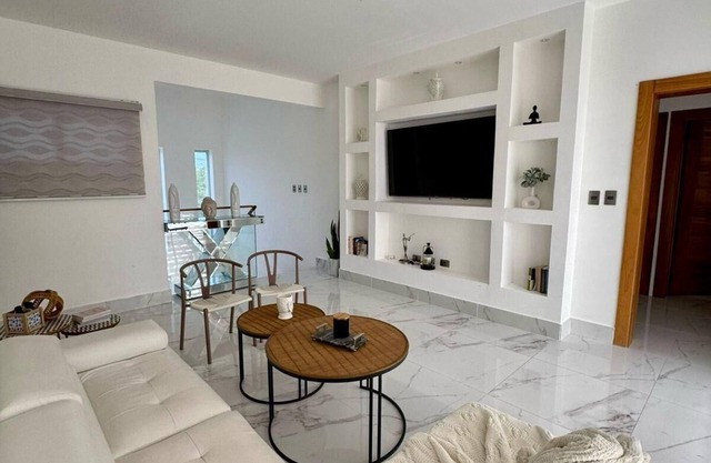 Se renta villa de lujo a tan sólo 3 minutos de la playa más hermosa del Este.