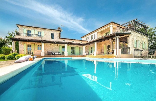 Villa Romana, Barat