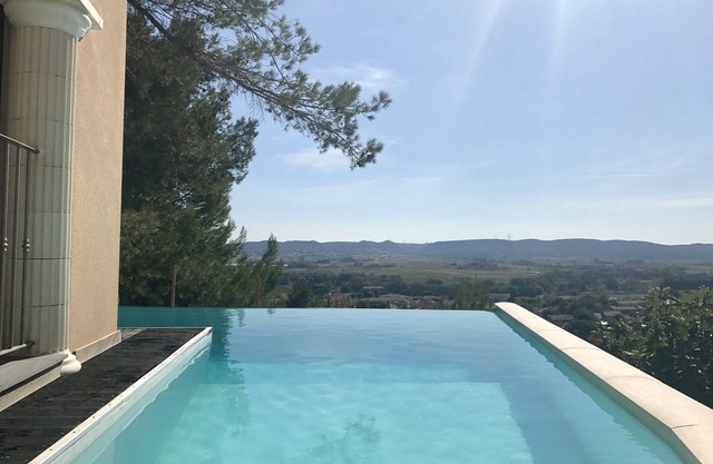 Villa de lujo: SPA, piscina de borde infinito en la ladera