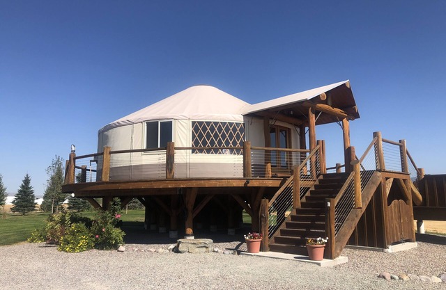 Yurta de lujo que bordea el lago Flathead