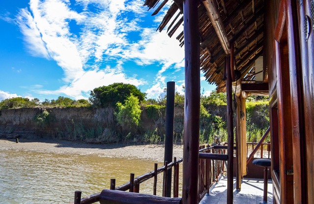 Maggie May House Boat