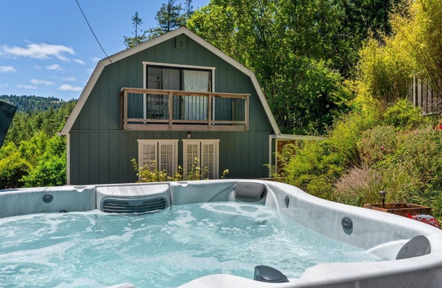 MagicMountain:Magical Vacation Home! Top of Redwoods-Epic Views!WIFI/Pup/HtTb