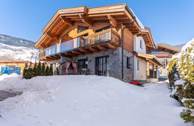 Magnificent chalet with wellness and bar