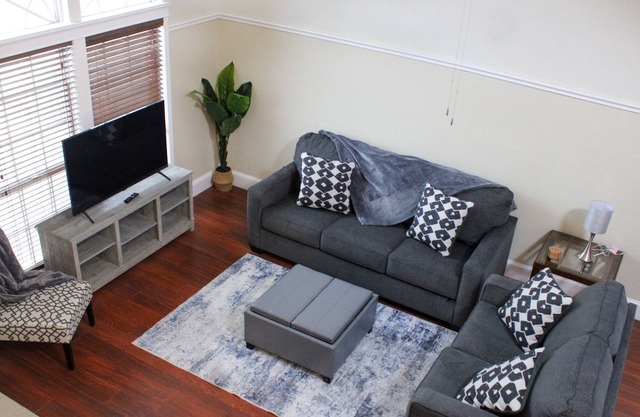 Magnificent Home Cozy delight w/King Size Bed