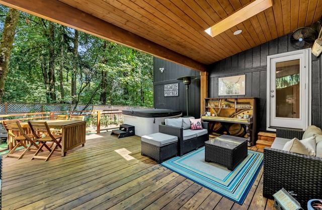 Magnificent Lake Oswego Escape, Backyard Oasis w/ Hot Tub, Putting Green, Huge Deck, and Game Room