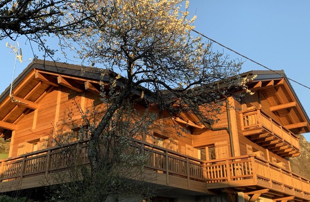 MAGNIFICENT WOODEN CHALET