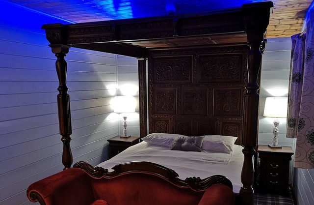 Urraca 5 cazadoresMoon-Warminster-Bath-Wiltshire