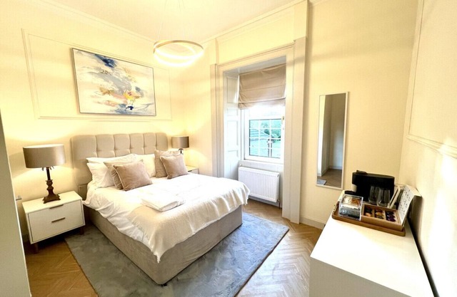 'Maisie' in Allandale ApartHotel.