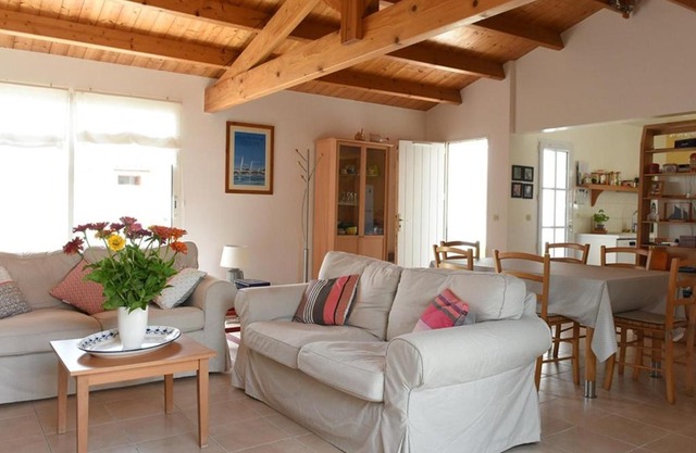 Maison à Ars-en-Ré près du port, terrasse ombragée, WiFi, ménage inclus - FR-1-434-8