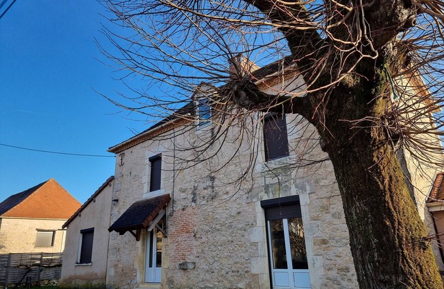 Maison Ancienne Entièrement Rénovée Située Dans un Joli Petit Village