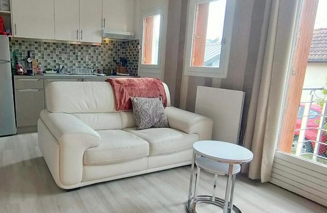 Maison avec sous sol indépendant et parking à 2km de Versailles