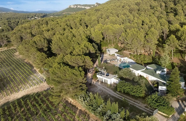 Domaine Maison Blanche, piscine, parc provençal