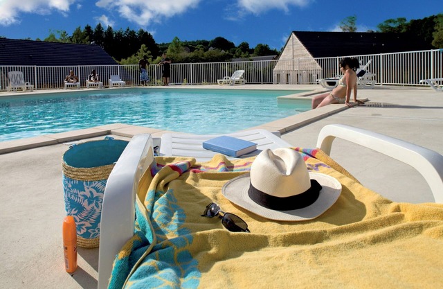 Maison cosy �� 700 mètres du centre ville | Wi-Fi + Piscine extérieure