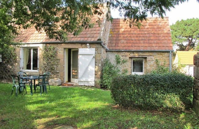 Maison de pêcheur 2* à Trégastel, proche mer avec Wifi, jardin et parking privé - FR-1-542-17