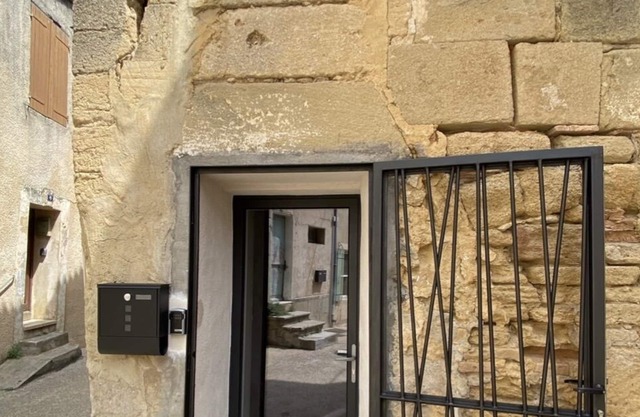 Maison de Ville Pont du Gard Centre Historique