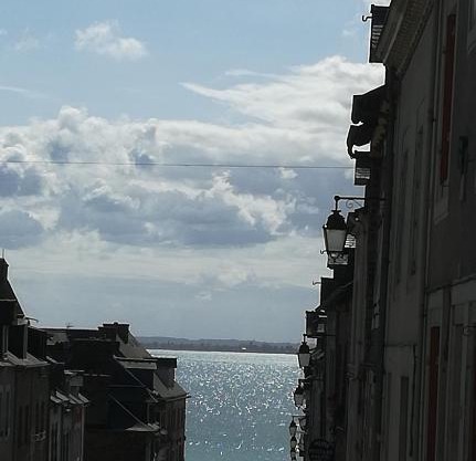 Maison du port, à 100 m de la mer jusqu'à 9 personnes
