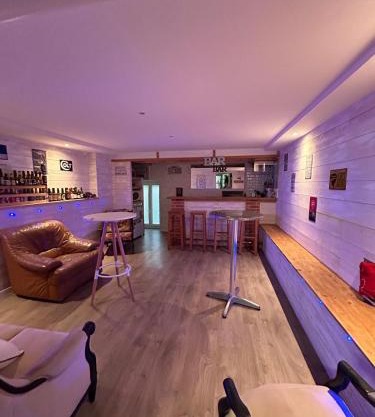 Maison en duplex 85m2 avec bar et garage