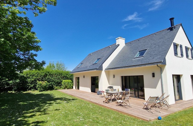 Maison Rénové Avec Grand Jardin à 300m de la Plage