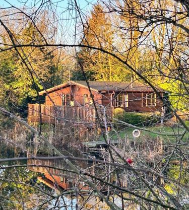 'Mallard' Secluded Fishermans Lodge