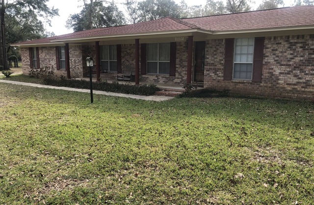 Mama's House has a Garage & Sparkling Clean. 4 bedrooms 3 baths. sleeps 8
