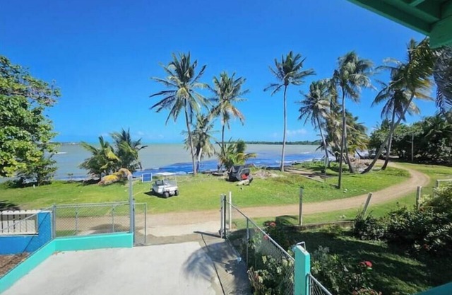 Mami Ana Beach House – Relax & Oceanfront Charm, 10 min Ferry Vieques/Culebra