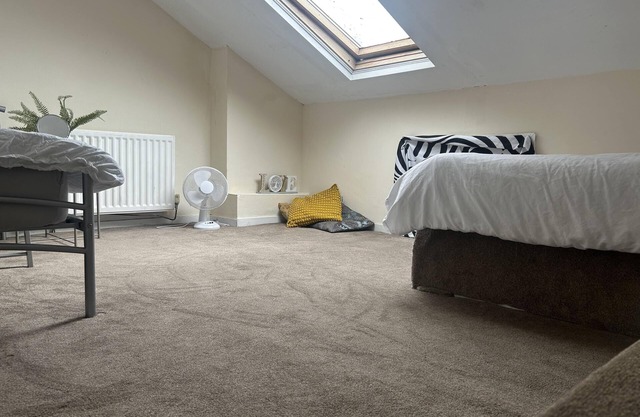 Manchester, Levenshulme, Entire House, Sleeps 7max