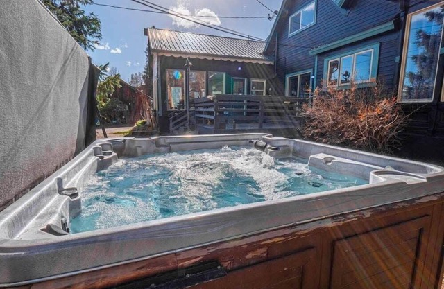 ¡Mansión victoriana histórica con gimnasio, spa, mesa de billar y bañera de hidromasaje!