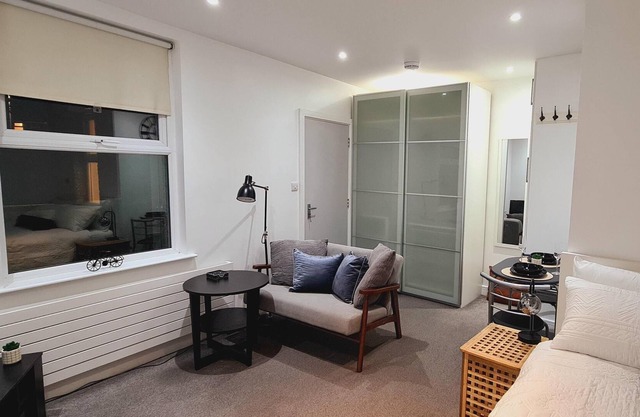 Maple House - Inviting 1-Bed Apartment in London