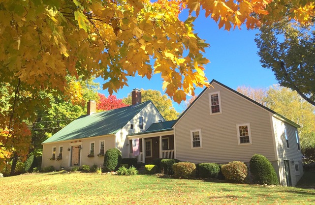 Maple Moon Farm ~ ¡Quédese en una granja histórica de Maine!