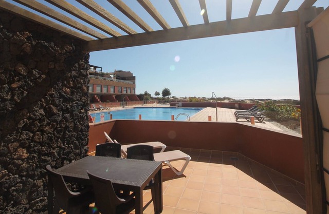 Marfolin 1 El Cotillo. Apartamento frente al mar con acceso directo a la piscina y la playa.