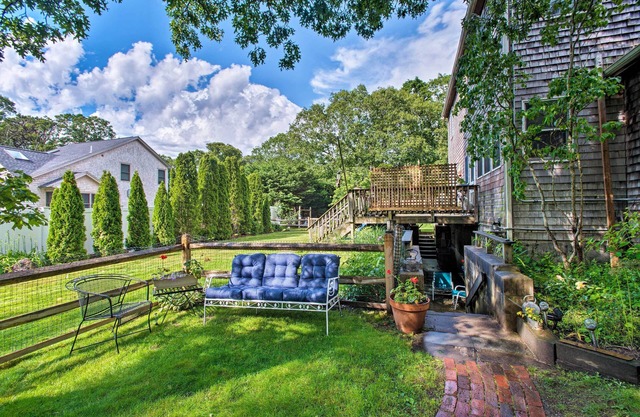 ¡NUEVO! Martha's Vineyard Apt, 1. 6Mi to Inkwell Beach