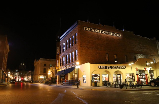 Martin & Mason Hotel