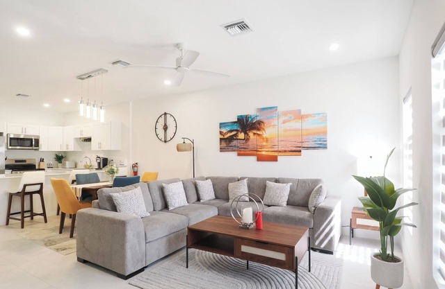 Marvelous 3-bedroom townhome with pool and ocean views in East End