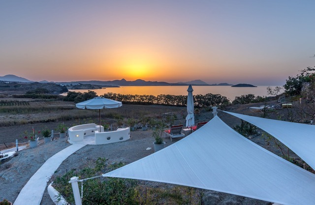Maravillosa vista al mar puesta de sol desde el jardín, a minutos de impresionantes playas de arena