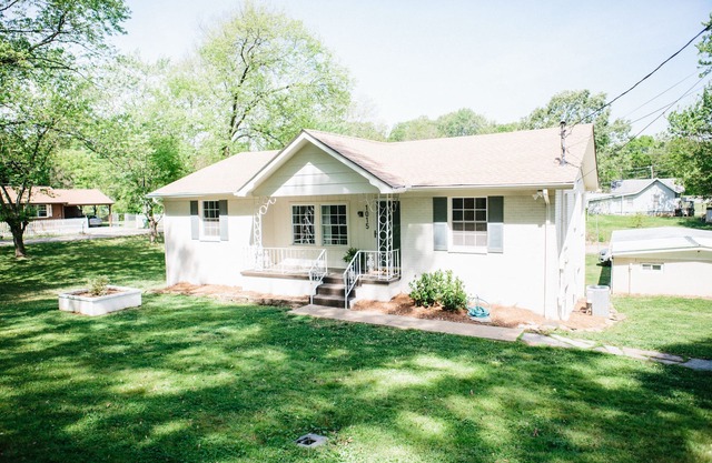 Maryville City Cottage Between the Mountains and Knoxville