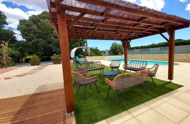 Mas para 12 personas en el corazón de un viñedo piscina privada.
