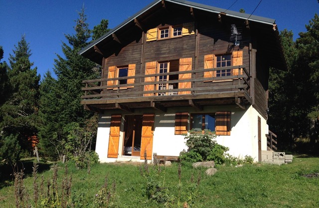 CHALET MATEMALE, VISTA AL LAGO Y LOS ÁNGULOS