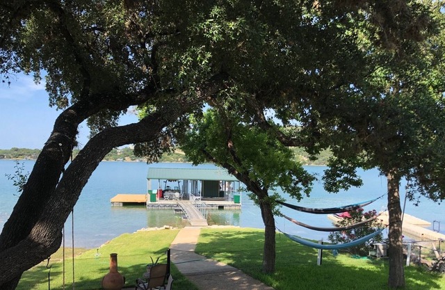 Lago Medina - Casa frente al lago con muelle privado
