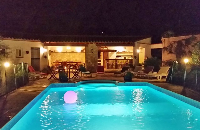 Villa de estilo mediterráneo en una zona verde, en una parcela de 2900m2.