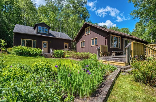 Meerman Camp - PRIVATE Rangeley Lake waterfront cottage, with a small beach!