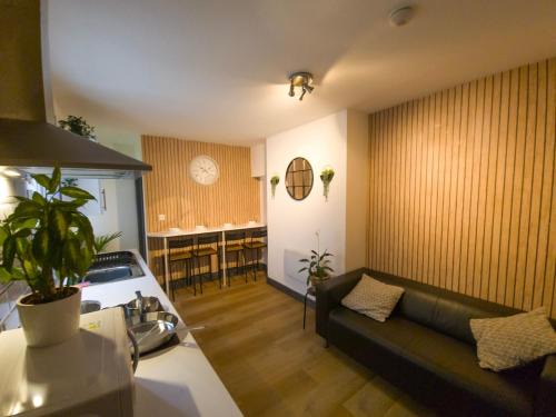 Mega Value Stay - 7 Beds, Keyless Entry, City 5 min walk BY PROPERTY PROMISE