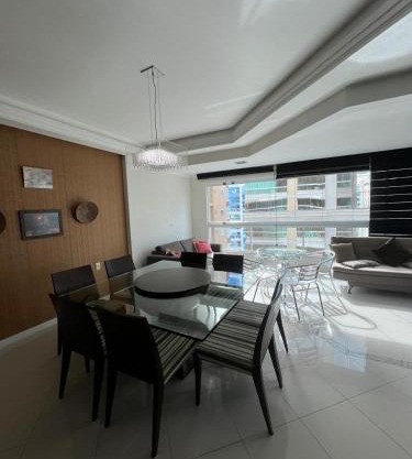 Meia Praia com estilo! 3 suítes, churrasqueira e garagem