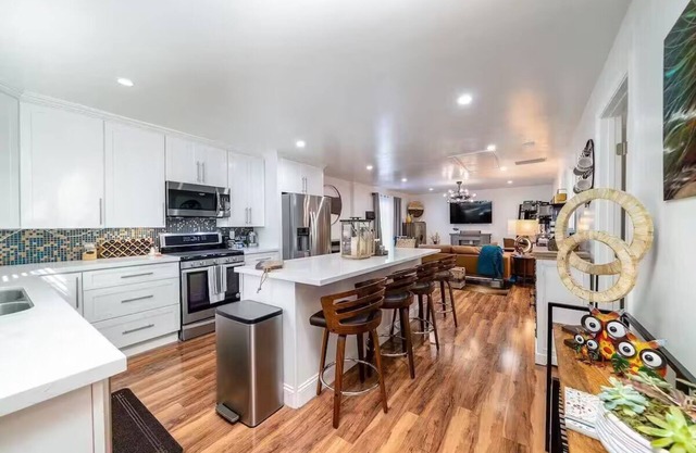 Melrose 2 BR w/ large kitchen + fireplace + patio