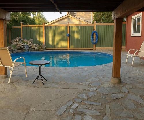 Melrose Place Poolside Hideaway Basement Suite Sleeps 6 plus