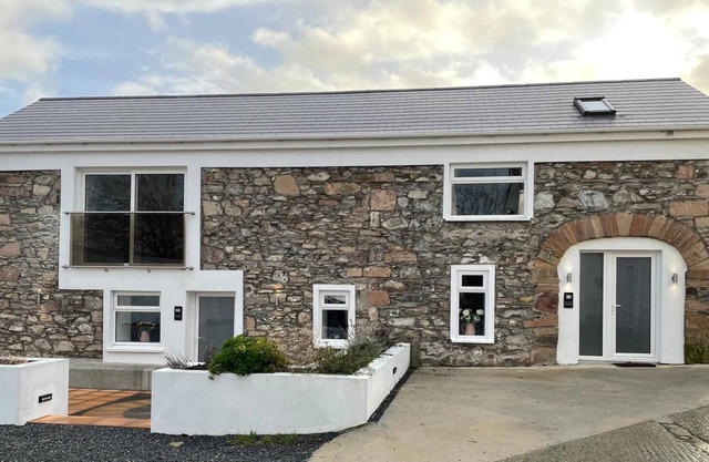 Merok Mill House, Luxury accommodation for 4 persons. 2 x king or 1 King + 2 sng