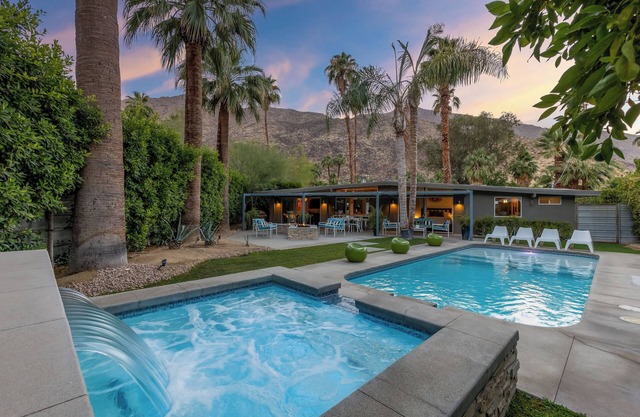 Mesa de mediados de siglo: 2 habitaciones, 2 baños Casa en Palm Springs, capacidad para 4