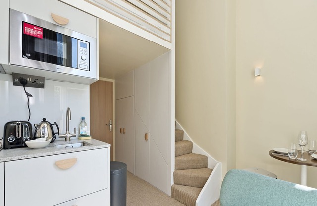 Mezzanine Flat in Listed Terrace Near Regents Park