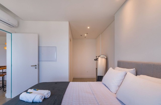 MHF II Apts Variados em Prédio com Vista para o Mar em Itapema