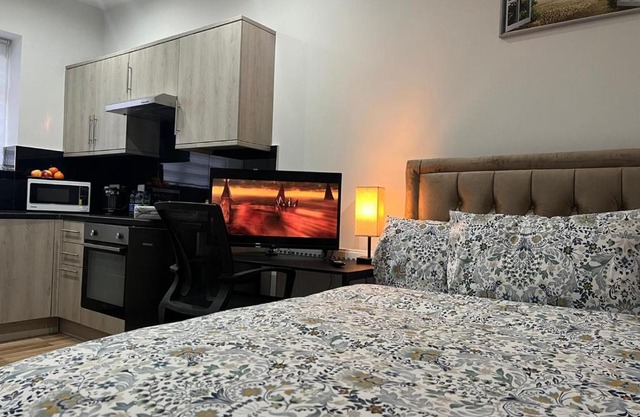 MIA Residence - Entire Studio apartment - City View - London - Next to Ealing Broadway Station